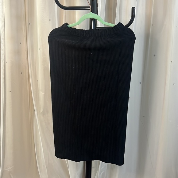 Black Pencil Skirt - Picture 2 of 2